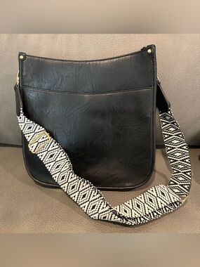 Jen & Co Chloe Black Crossbody Bag with Beaded Black & White Strap